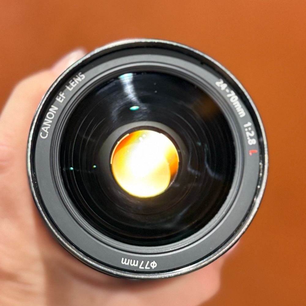 Canon EF 24-70mm Lens - Black and Red - Picture 5 of 9